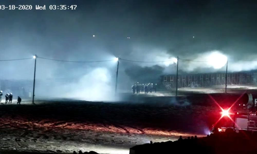 Οργανωμένη επίθεση στα ελληνικά σύνορα: Τούρκοι & μετανάστες προσπαθούν να ρίξουν το φράχτη